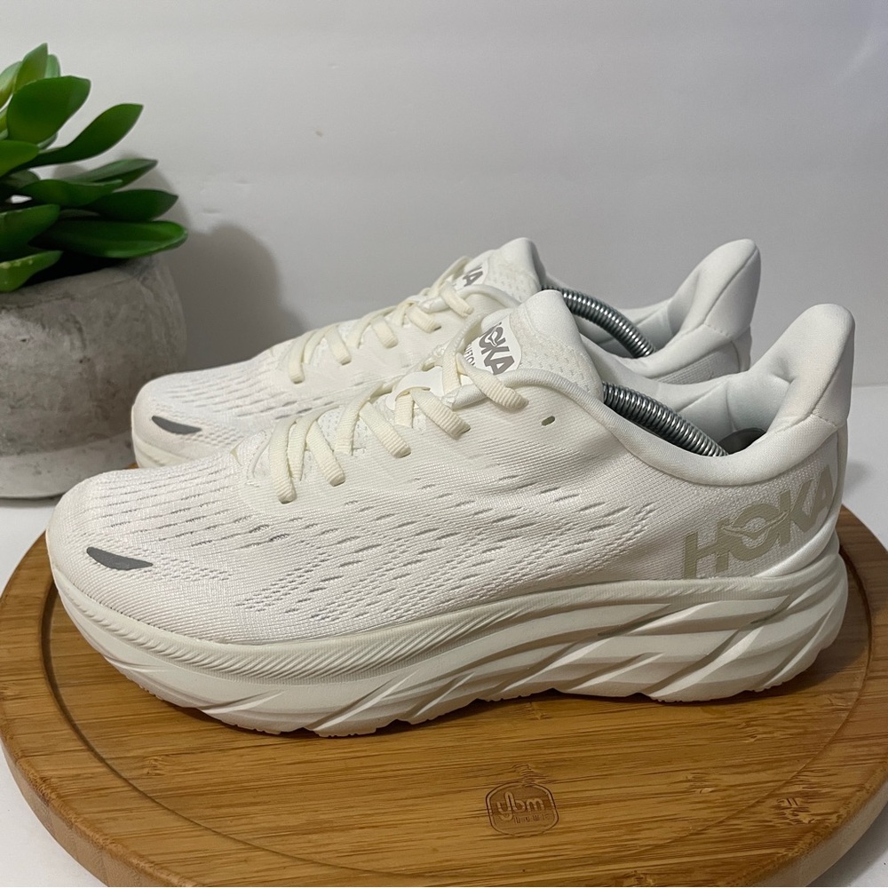 Hoka One One Clifton 8 Running Shoe Triple White Low Top Athletic Sneaker Size 7